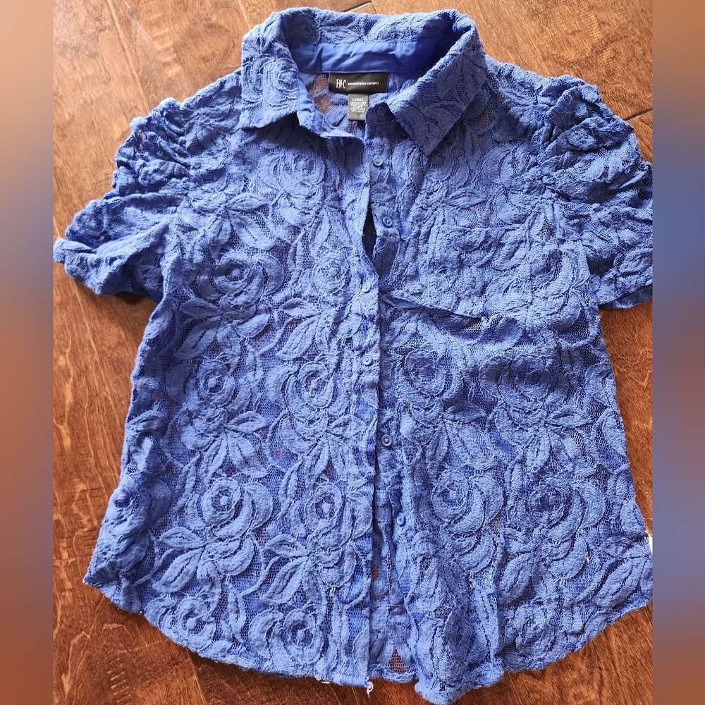 Lace blue crop top